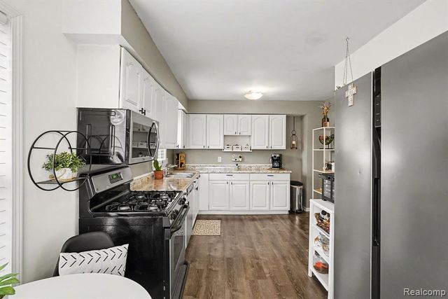 507 N Walnut Street, Fenton, MI 48430