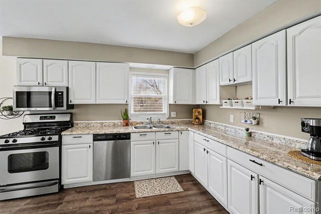 507 N Walnut Street, Fenton, MI 48430