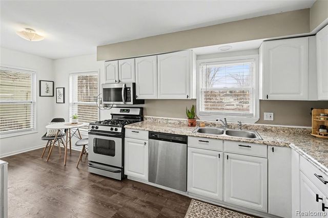 507 N Walnut Street, Fenton, MI 48430