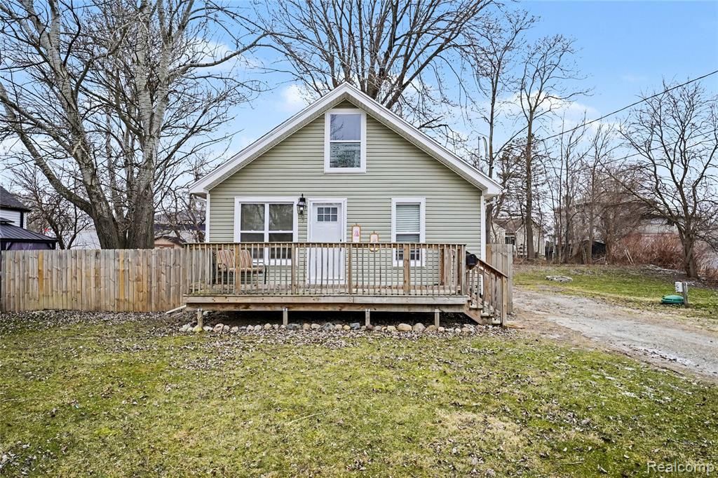 507 N Walnut Street, Fenton, MI 48430