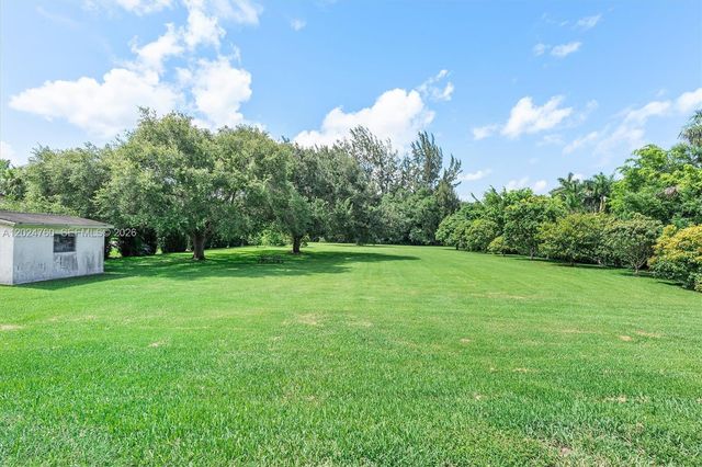 13821 Mustang Trl, Southwest Ranches, FL 33330