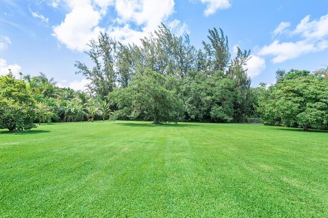 13821 Mustang Trl, Southwest Ranches, FL 33330