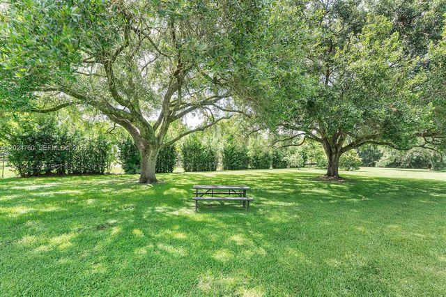 13821 Mustang Trl, Southwest Ranches, FL 33330