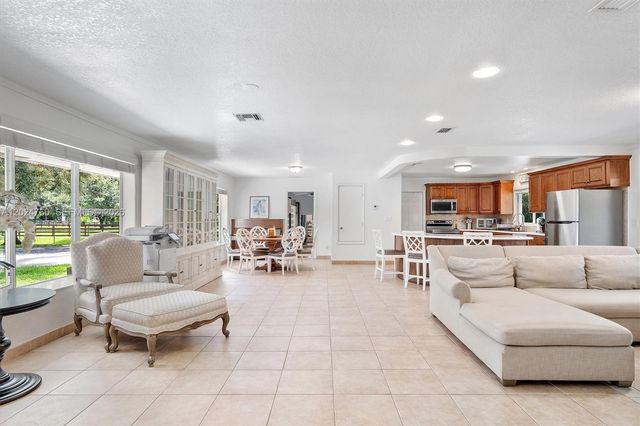 13821 Mustang Trl, Southwest Ranches, FL 33330