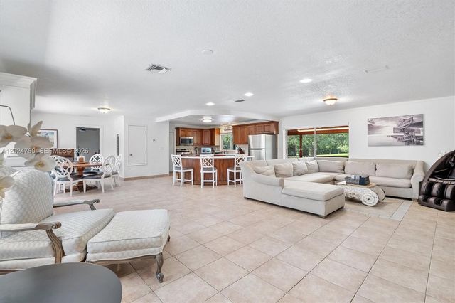 13821 Mustang Trl, Southwest Ranches, FL 33330