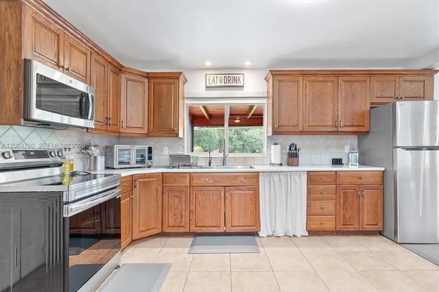 13821 Mustang Trl, Southwest Ranches, FL 33330