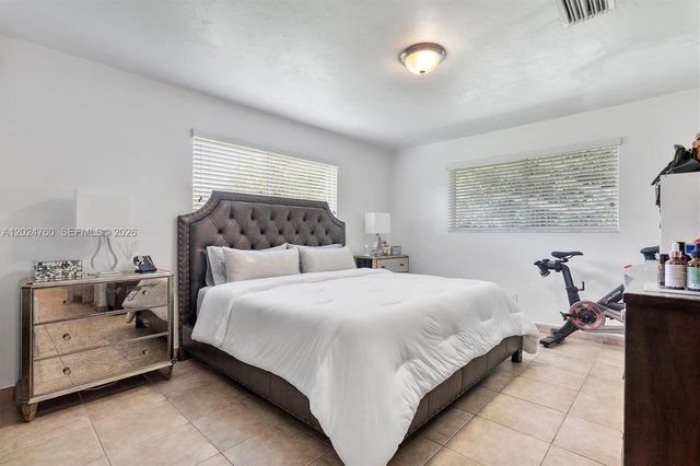 13821 Mustang Trl, Southwest Ranches, FL 33330