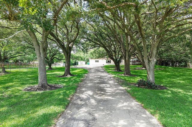 13821 Mustang Trl, Southwest Ranches, FL 33330