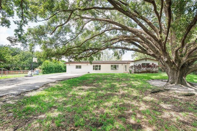 13821 Mustang Trl, Southwest Ranches, FL 33330