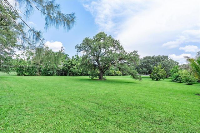 13821 Mustang Trl, Southwest Ranches, FL 33330