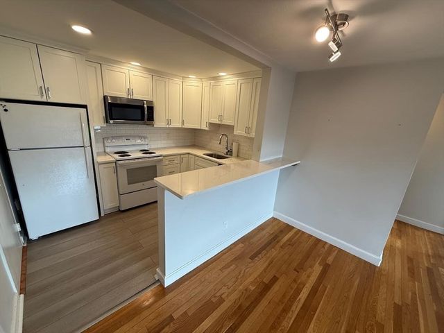 21 Warren 2-4, Waltham, MA 02453