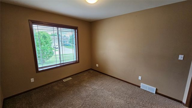 1975 49th Street, Marion, IA 52302