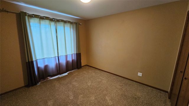 1975 49th Street, Marion, IA 52302
