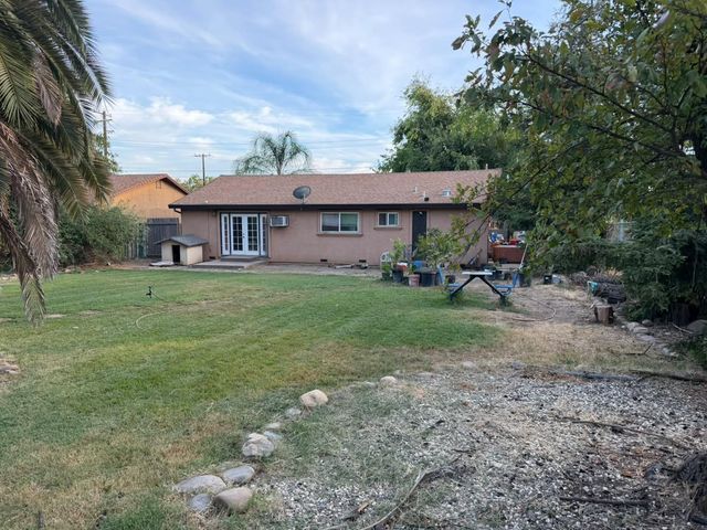 571 U St, Rio Linda, CA 95673