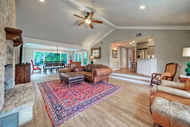 101 Arrowlake RD, Wimberley, TX 78676