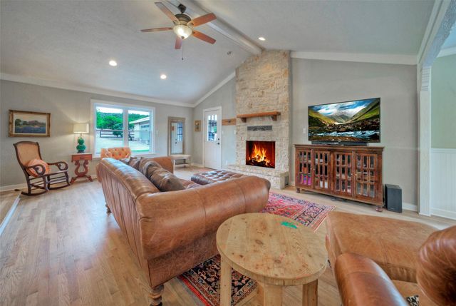 101 Arrowlake RD, Wimberley, TX 78676