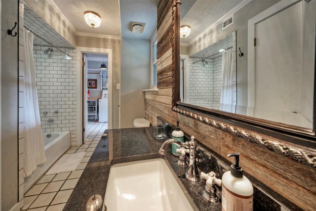 101 Arrowlake RD, Wimberley, TX 78676