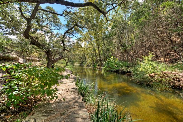 101 Arrowlake RD, Wimberley, TX 78676