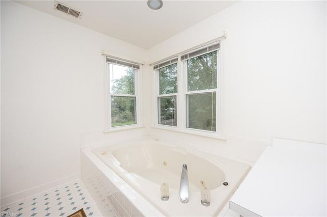 924 Fox Ridge TRL, Chesapeake, VA 23322