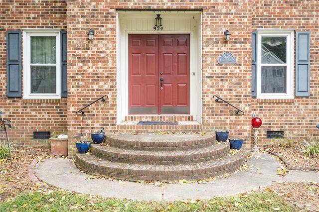 924 Fox Ridge TRL, Chesapeake, VA 23322