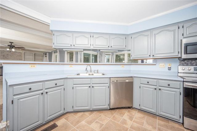 924 Fox Ridge TRL, Chesapeake, VA 23322