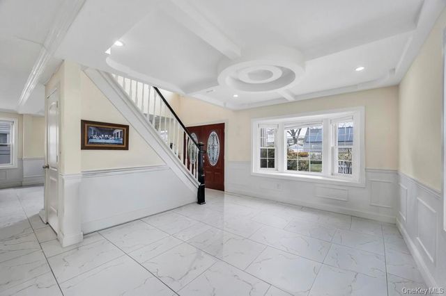 25 Virginia Avenue, Plainview, NY 11803