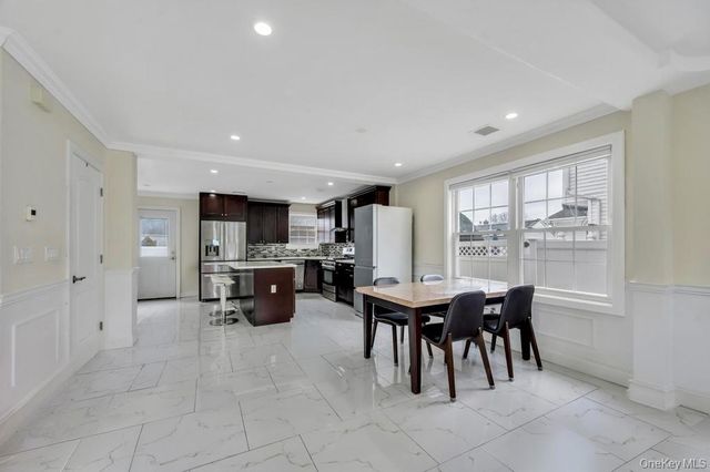 25 Virginia Avenue, Plainview, NY 11803