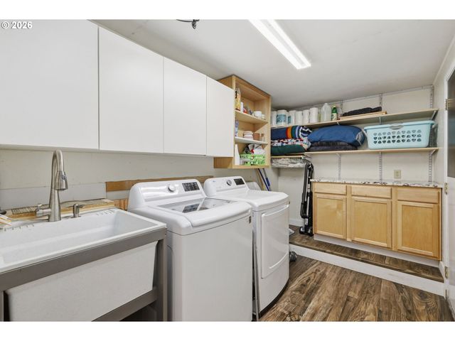 2005 AMIRANTE St, Eugene, OR 97402