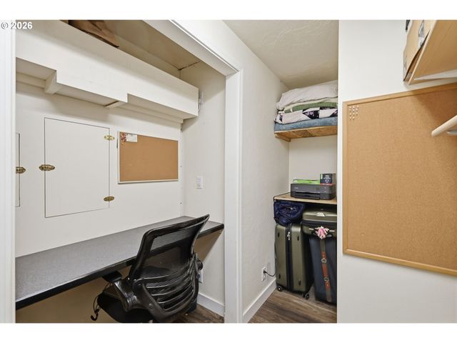 2005 AMIRANTE St, Eugene, OR 97402