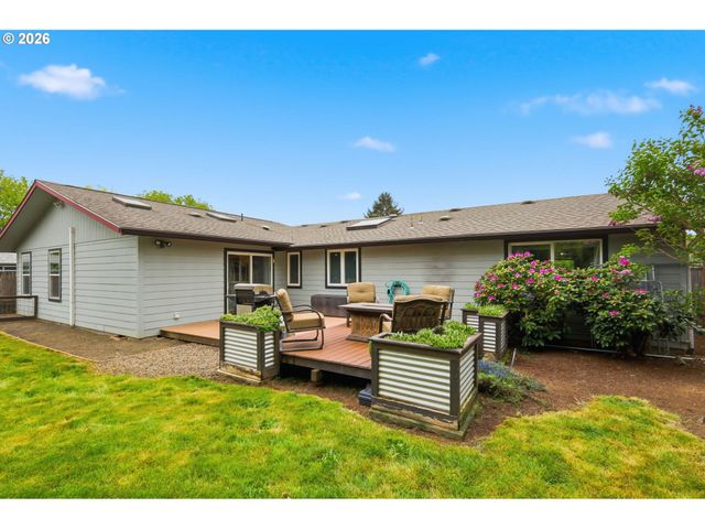 2005 AMIRANTE St, Eugene, OR 97402