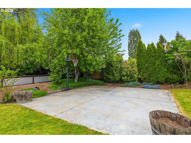 2005 AMIRANTE St, Eugene, OR 97402