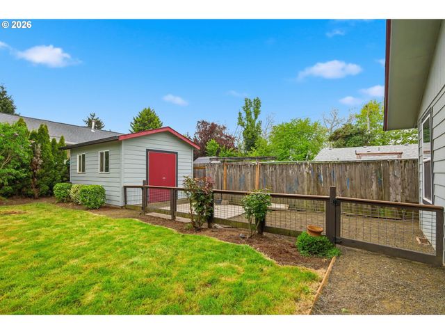 2005 AMIRANTE St, Eugene, OR 97402