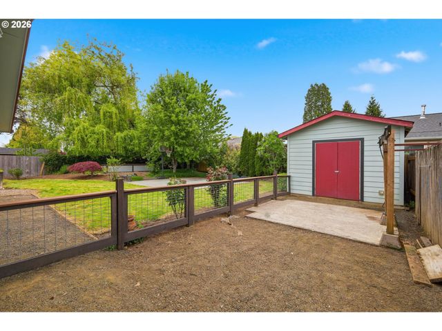 2005 AMIRANTE St, Eugene, OR 97402