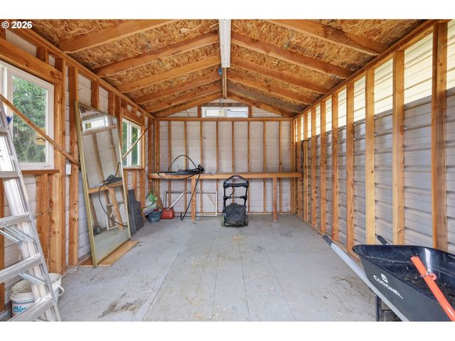 2005 AMIRANTE St, Eugene, OR 97402