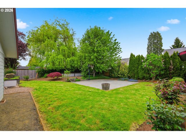 2005 AMIRANTE St, Eugene, OR 97402