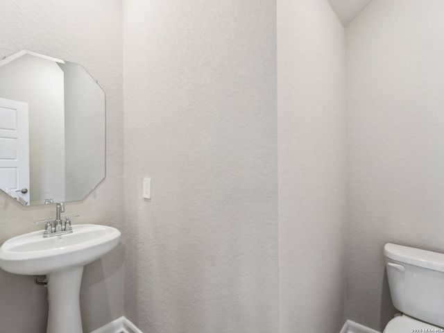 6438 Prince Howard, San Antonio, TX 78239