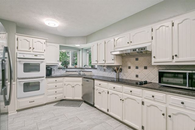 10 Lundys Lane, Richardson, TX 75080