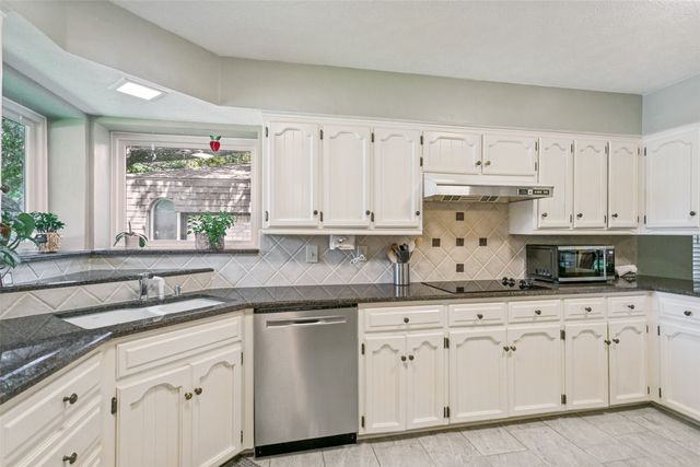 10 Lundys Lane, Richardson, TX 75080