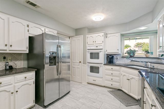 10 Lundys Lane, Richardson, TX 75080