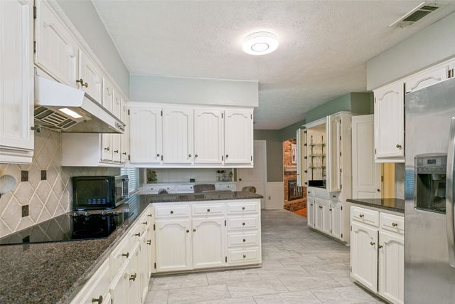 10 Lundys Lane, Richardson, TX 75080