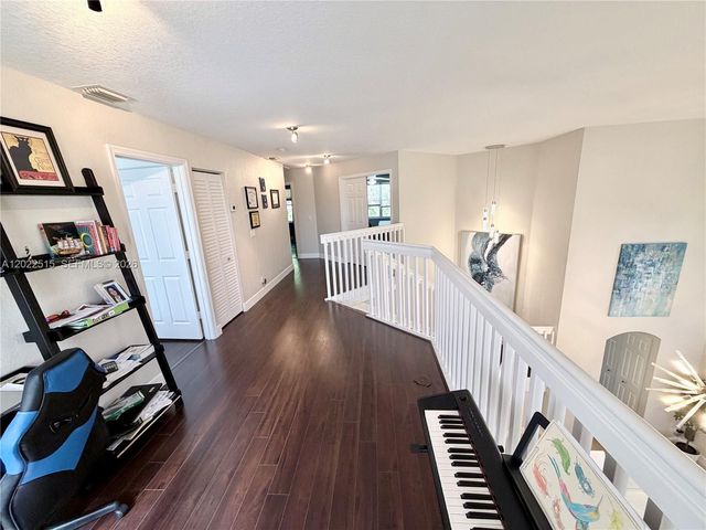 4020 Sapphire Cv, Weston, FL 33331