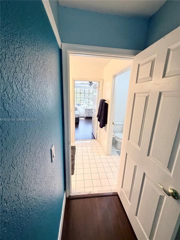 4020 Sapphire Cv, Weston, FL 33331