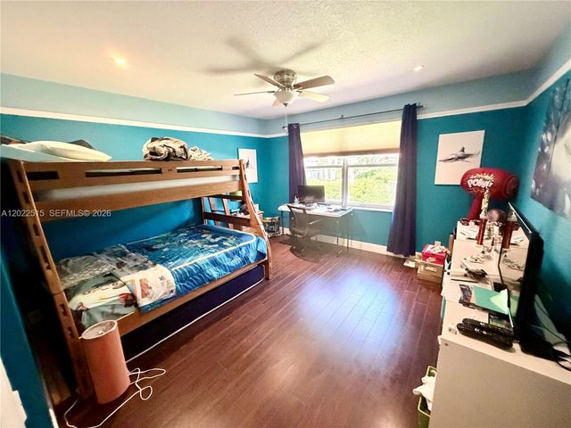 4020 Sapphire Cv, Weston, FL 33331