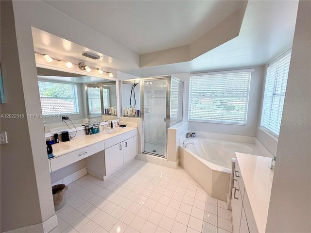 4020 Sapphire Cv, Weston, FL 33331