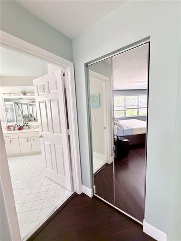 4020 Sapphire Cv, Weston, FL 33331