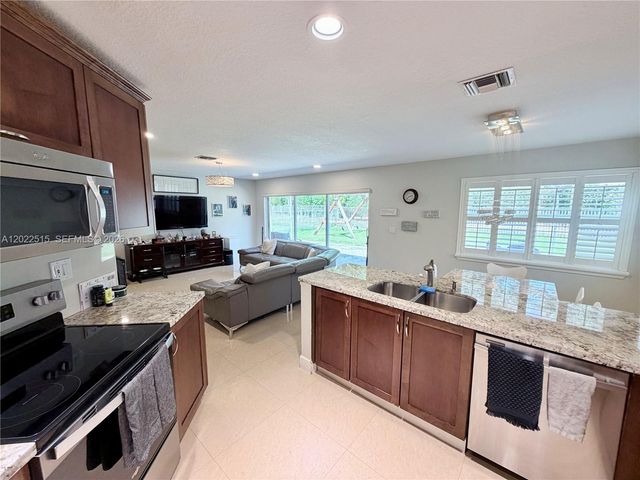 4020 Sapphire Cv, Weston, FL 33331