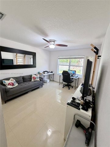 4020 Sapphire Cv, Weston, FL 33331