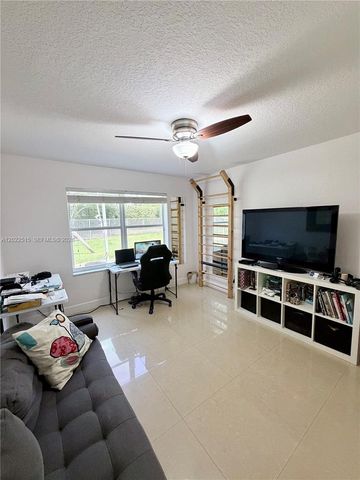 4020 Sapphire Cv, Weston, FL 33331