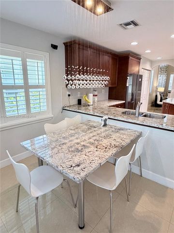 4020 Sapphire Cv, Weston, FL 33331