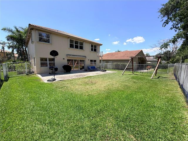 4020 Sapphire Cv, Weston, FL 33331